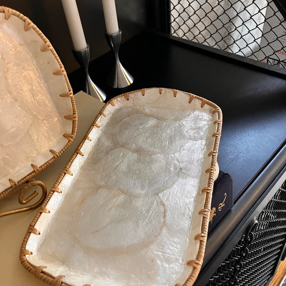 Vintage Capiz Shell trays, 10” long and 6” wide, like new condition - Picture 3 of 5